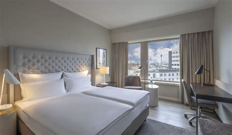 Superior hotel - The Superior Hotel Tirolerhof is a centrally located 4-star superior spa hotel in Zell am See, at the foot of the Schmittenhöhe Mountain and only a few steps away from Lake Zell. WiFi is available in all areas and is free of charge.